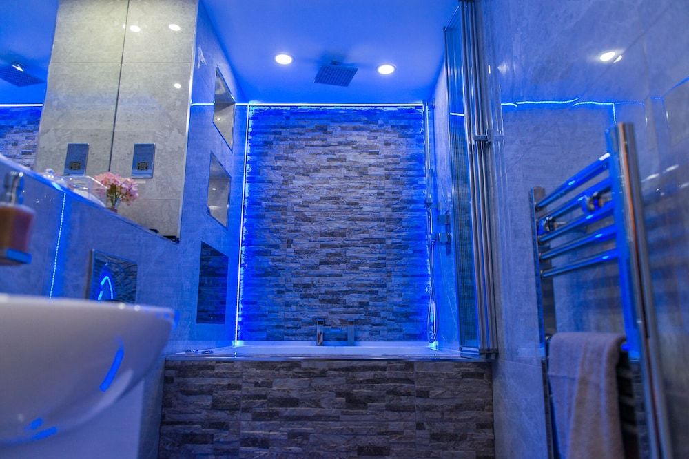 Aphrodite Suites Huddersfield Deluxe Apartment, Ensuite (First Floor Back Flat) 27