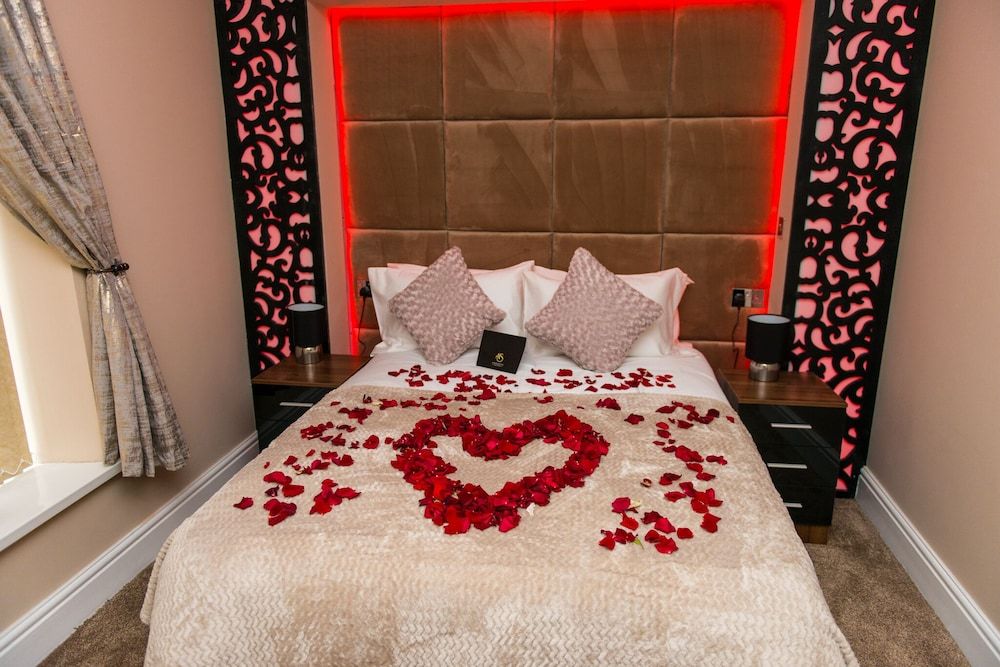 Aphrodite Suites Huddersfield Executive Suite, Ensuite (Ground Floor Flat) 11