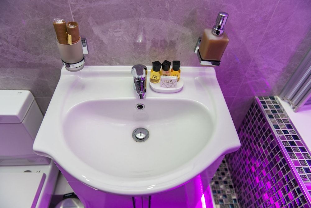 Aphrodite Suites Huddersfield Superior Apartment, Ensuite 12