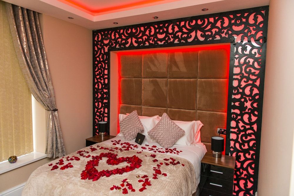 Aphrodite Suites Huddersfield Executive Suite, Ensuite (Ground Floor Flat) 3