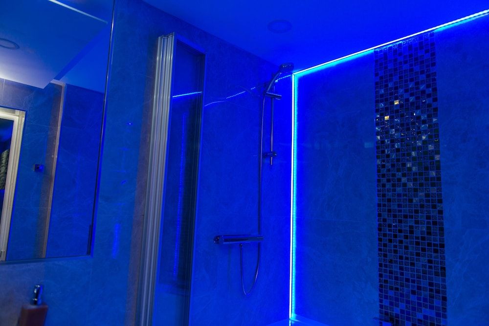 Aphrodite Suites Huddersfield Superior Apartment, Ensuite 8