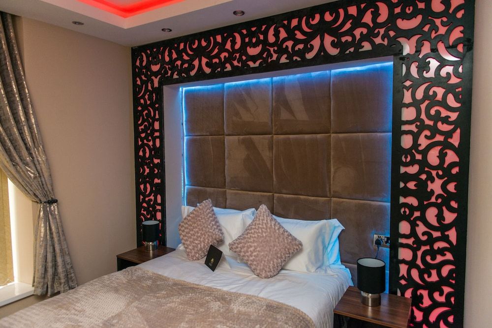 Aphrodite Suites Huddersfield Executive Suite, Ensuite (Ground Floor Flat) 16