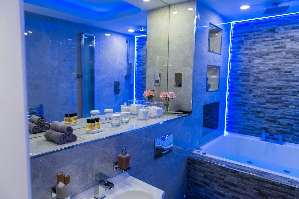 Aphrodite Suites Huddersfield Deluxe Apartment, Ensuite (First Floor Back Flat) 20