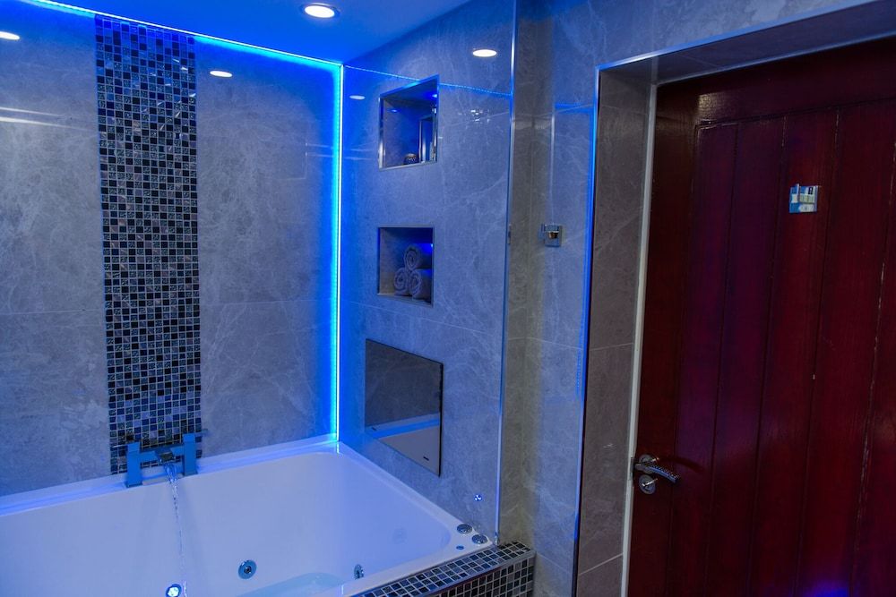 Aphrodite Suites Huddersfield Superior Apartment, Ensuite 15