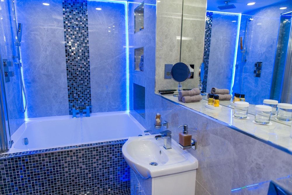 Aphrodite Suites Huddersfield Executive Suite, Ensuite (Ground Floor Flat) 21