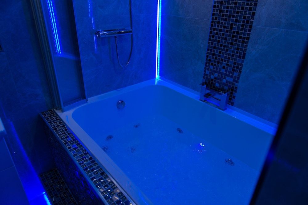 Aphrodite Suites Huddersfield Superior Apartment, Ensuite 21