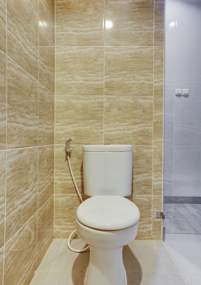 OYO 1805 Fatmawati Mansion Syariah Deluxe Double Room 11