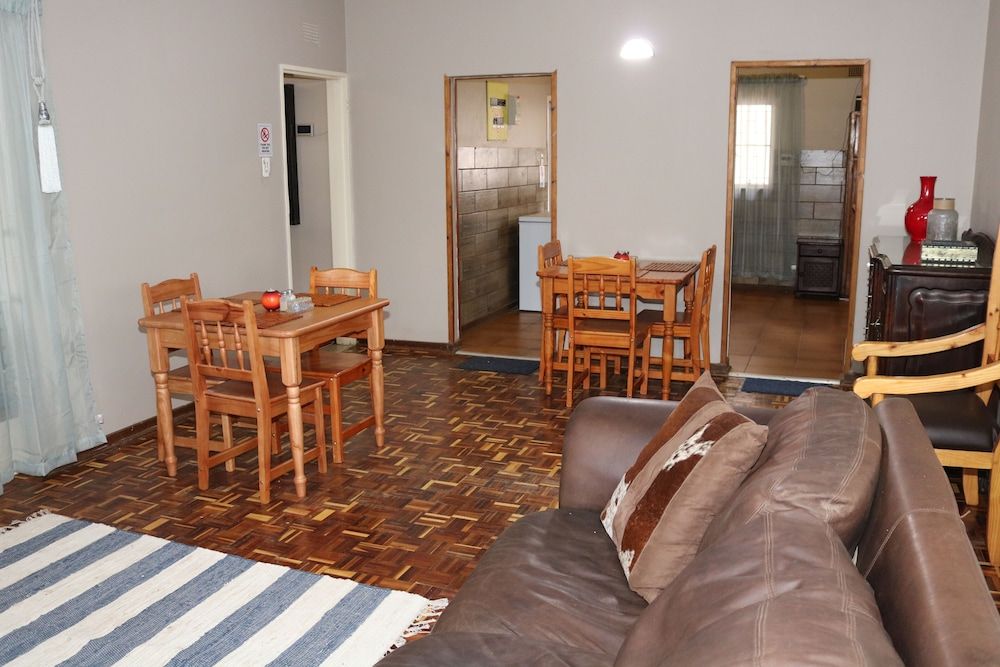 Caledon Overnight Rooms Deluxe Room (2) 8