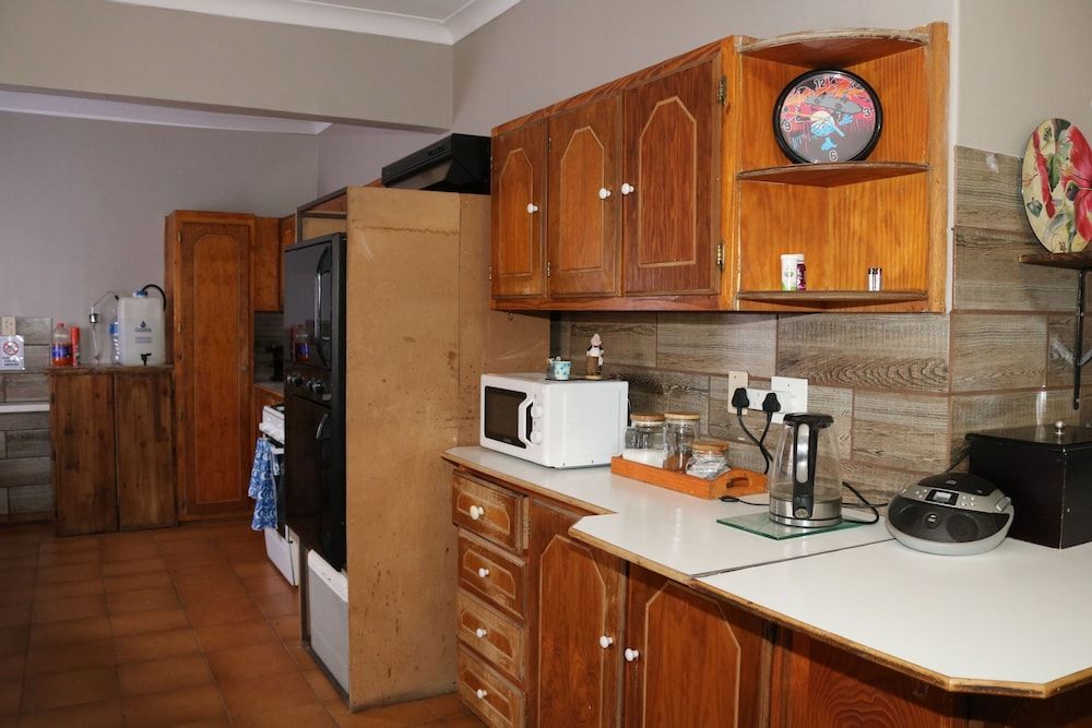 Caledon Overnight Rooms Deluxe Room (2) 7