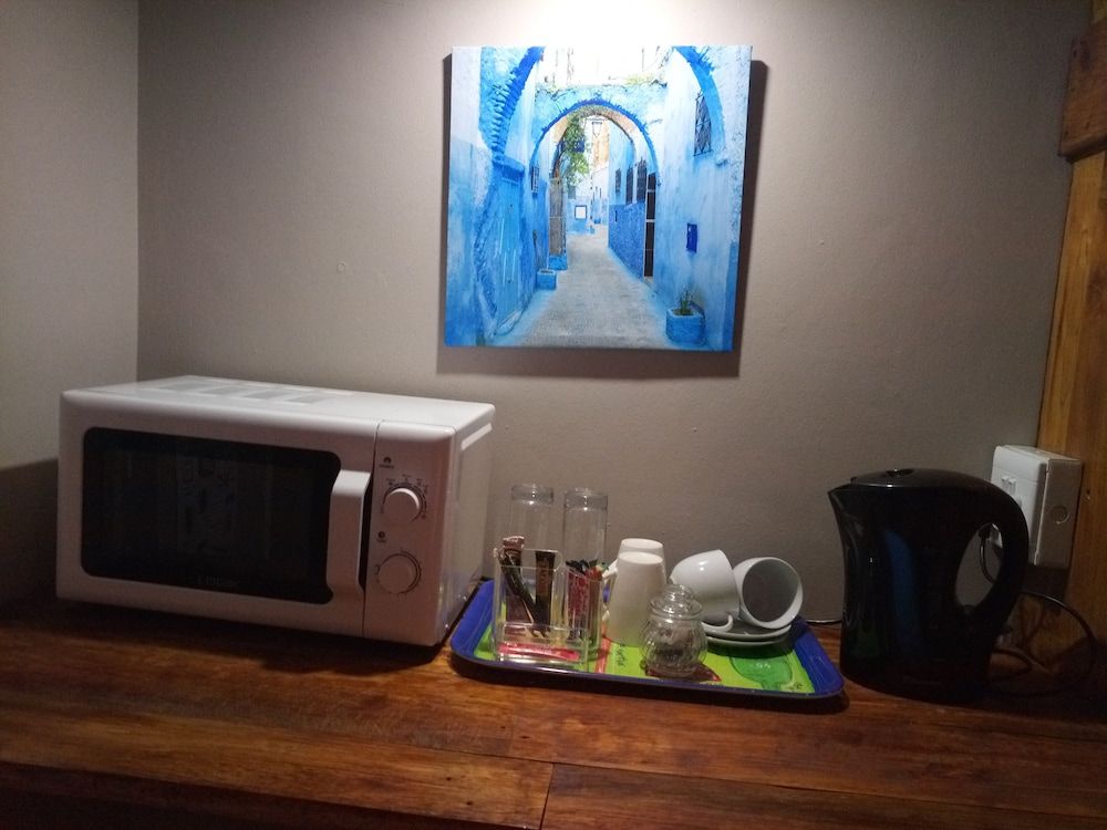 Caledon Overnight Rooms Deluxe Room (2) 5