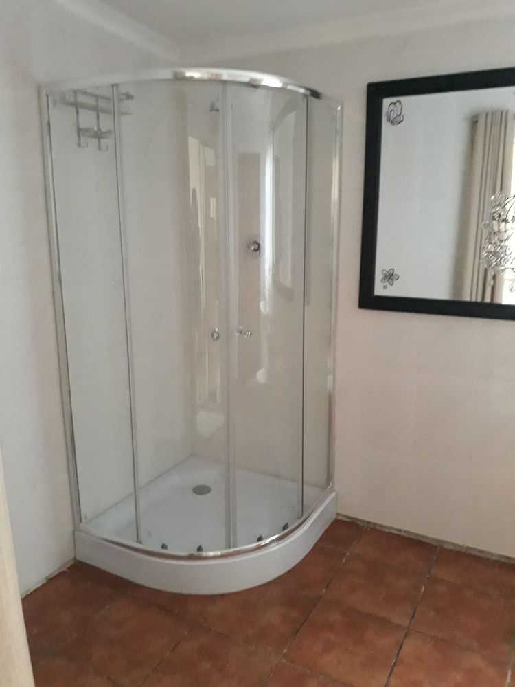 Caledon Overnight Rooms Family Apartment, 2 Bedrooms (5) 11