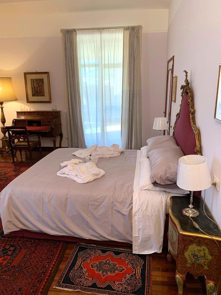 Villa Albina B&B Classic Suite, 1 King Bed, Accessible, Pool View 2