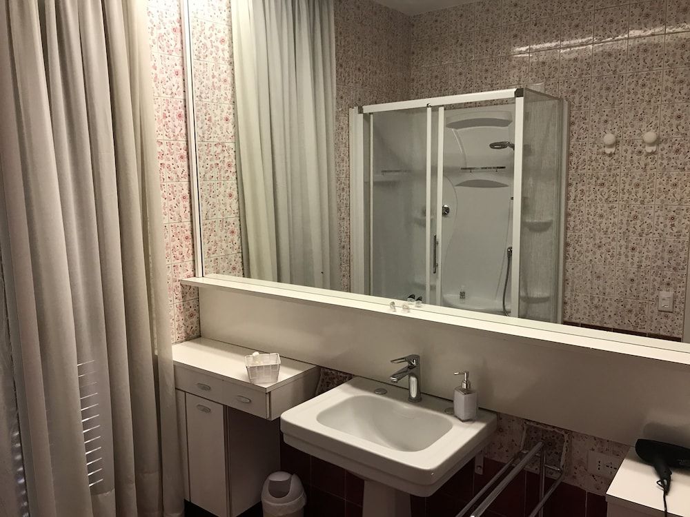 Villa Albina B&B Classic Suite, 1 King Bed, Accessible, Pool View 4