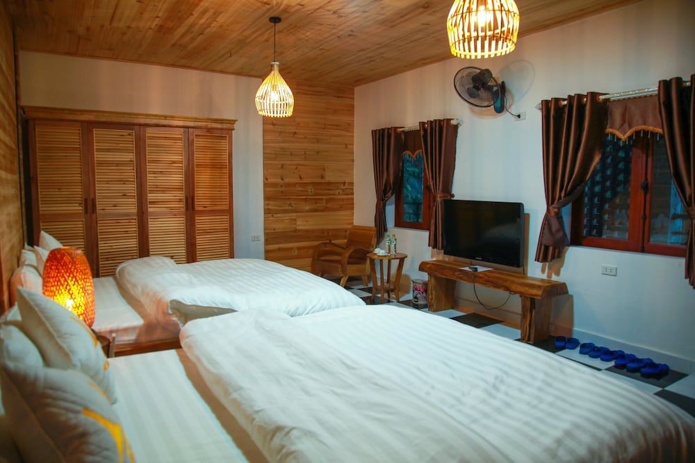 Quadruple Room, 2 Queen Beds, Mountain View