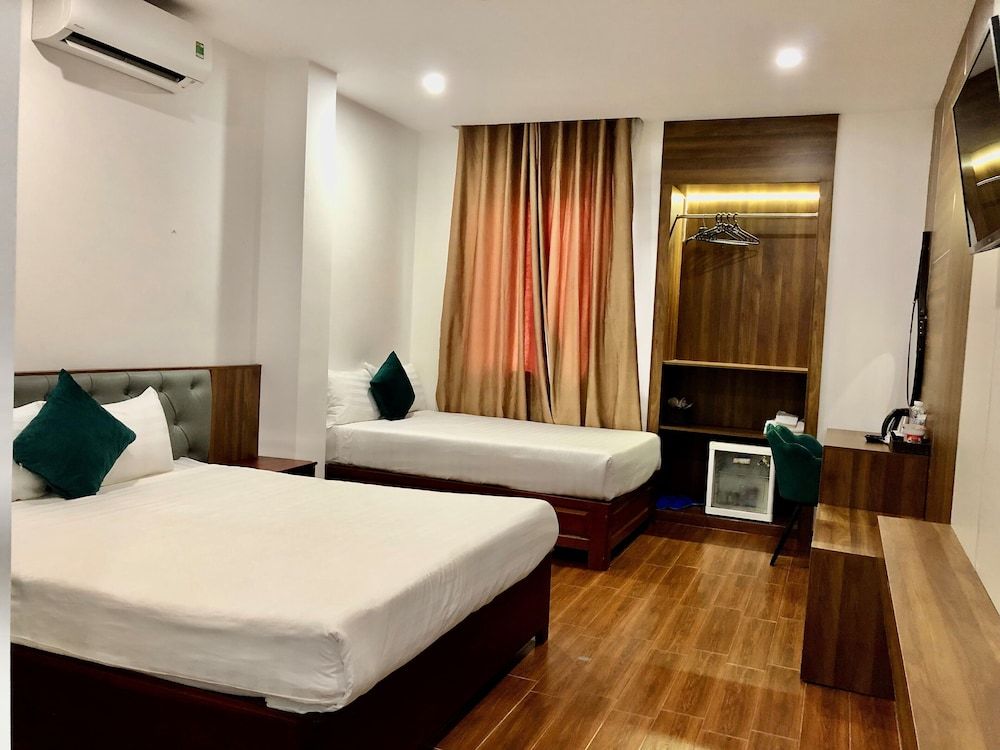 Le Centre Hotel Deluxe Twin Room 5