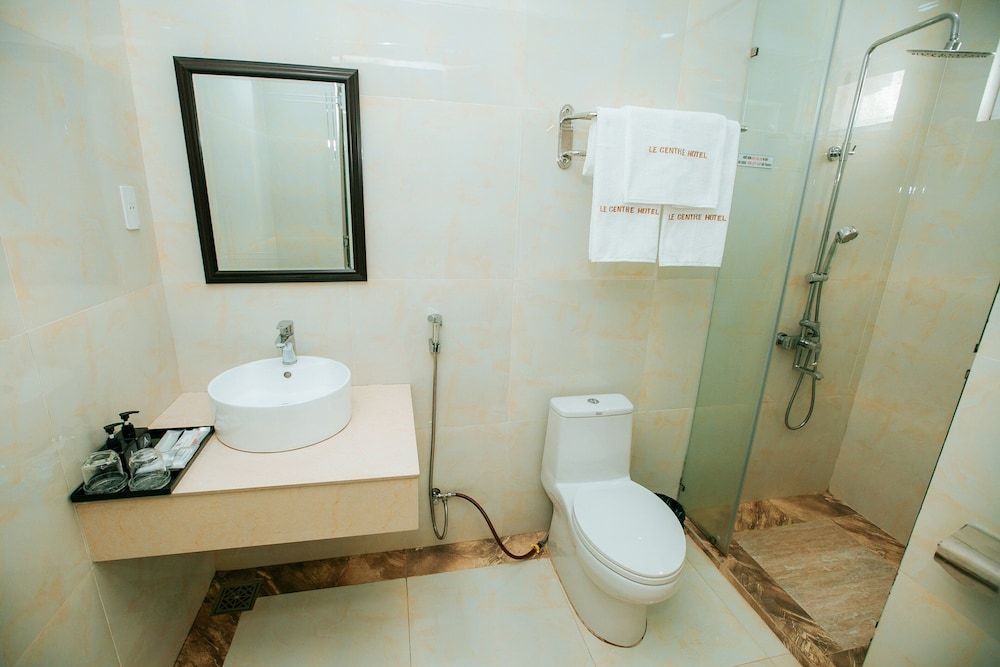 Le Centre Hotel Superior Triple Room 4