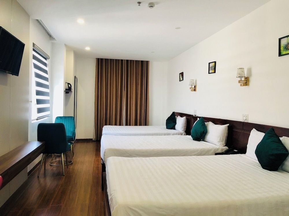 Le Centre Hotel Superior Triple Room