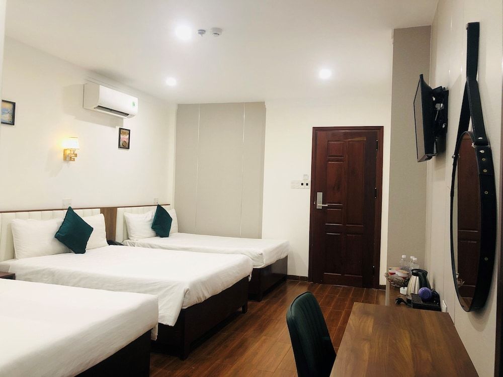 Le Centre Hotel Superior Triple Room 2