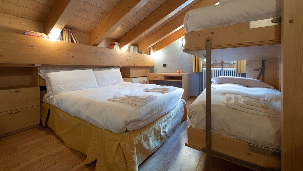 Apartment, Multiple Beds, Balcony, Mountain View