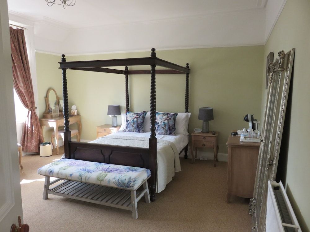Ravenswood House Double Room (Room 2) 9