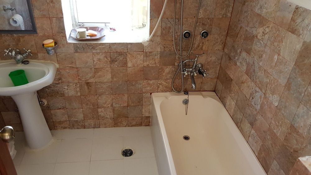 ES Deurali Resort. Deluxe Triple Room, 3 Twin Beds, Smoking, Mountain View 8