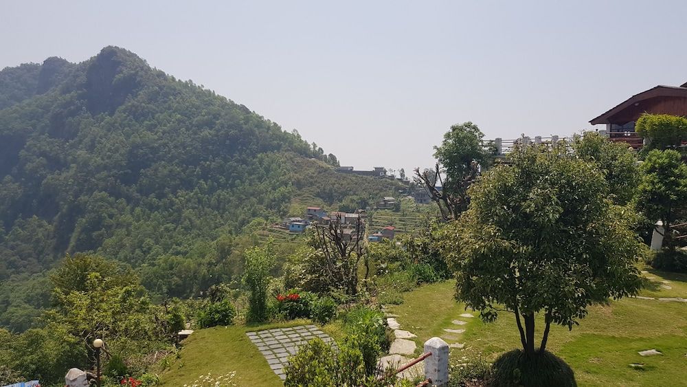 ES Deurali Resort. Deluxe Triple Room, 3 Twin Beds, Smoking, Mountain View 7