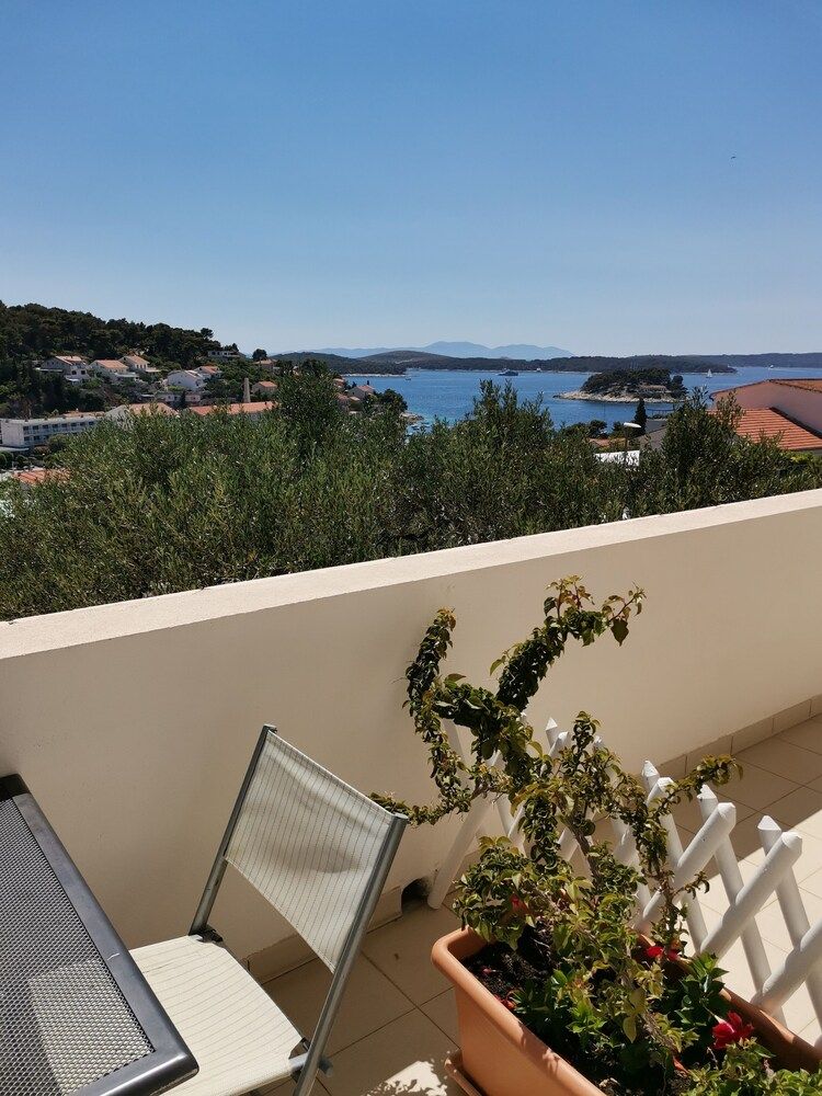 undefined Charming sea View Apartment in Hvar 6