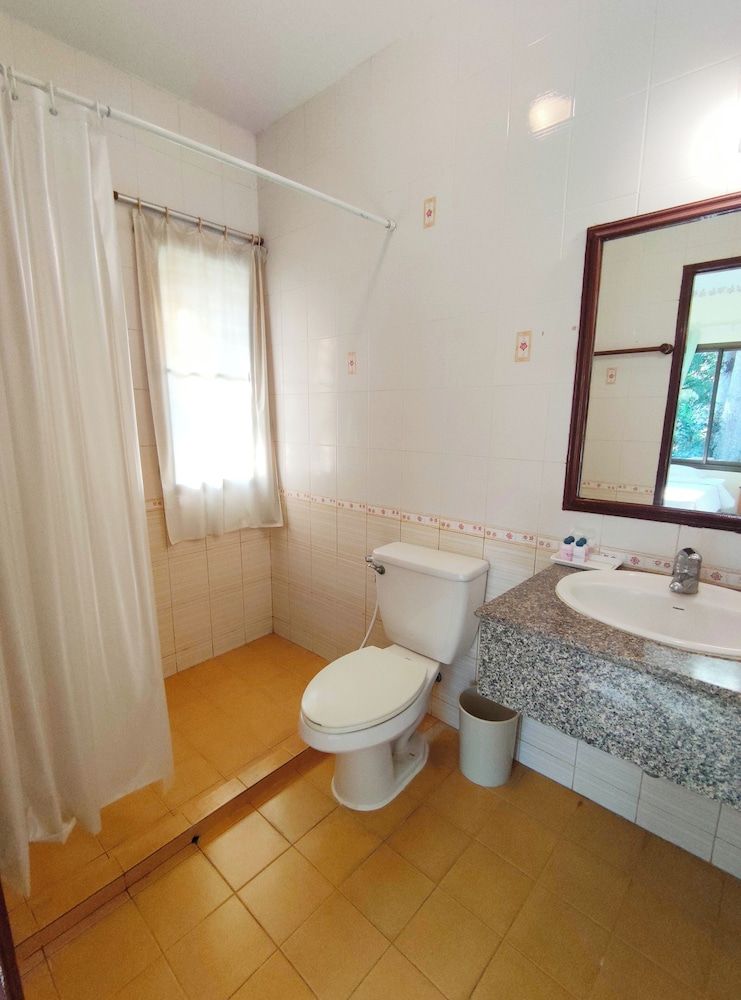 Thara Cholapruek Resort Villa, 3 Bedrooms 4
