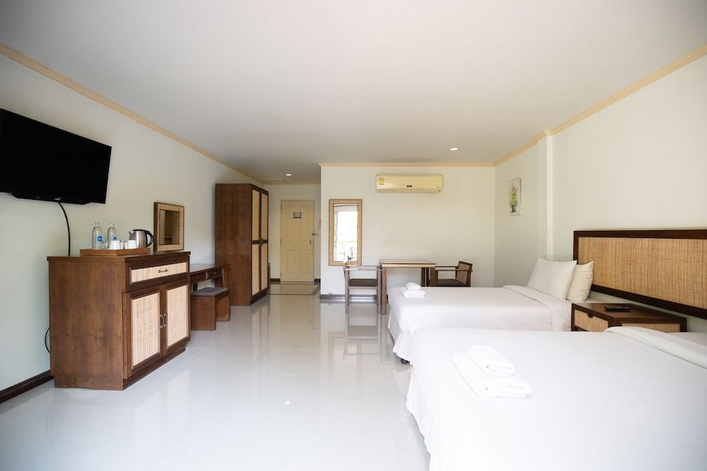 Thara Cholapruek Resort Deluxe Room, Garden View