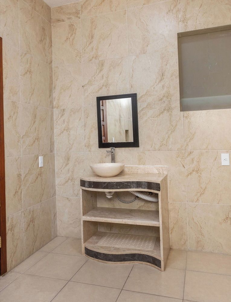 Capital O Hotel Emperadores Inn, Atlixco Standard Room, 2 Double Beds 6