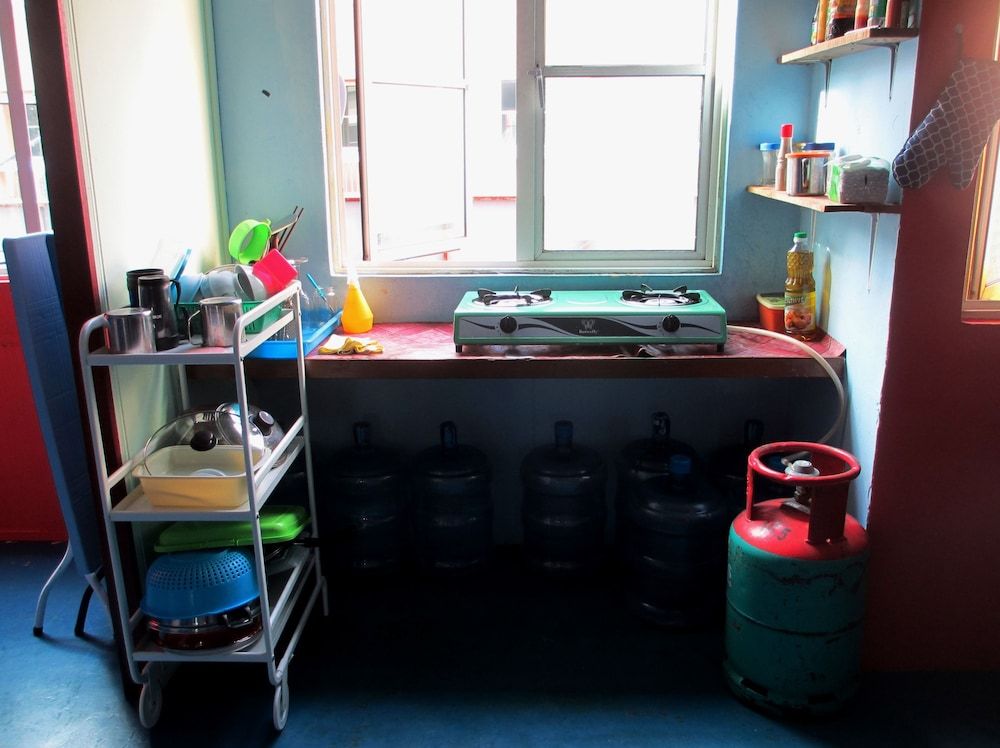 Sandakan Backpackers Hostel Standard Family Room 7