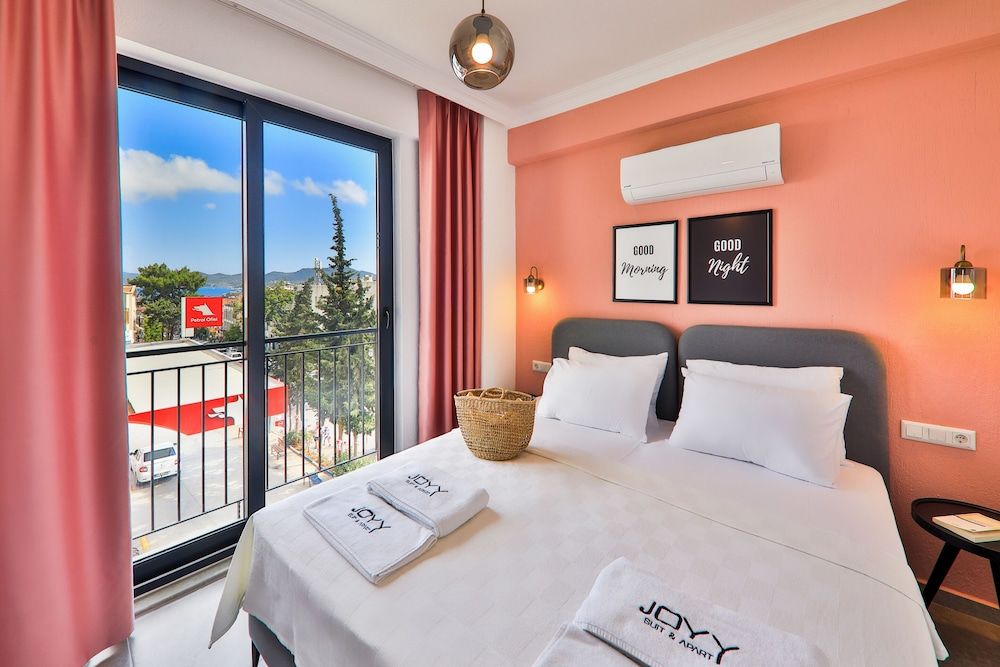 undefined Joyy Suit & Apart 2