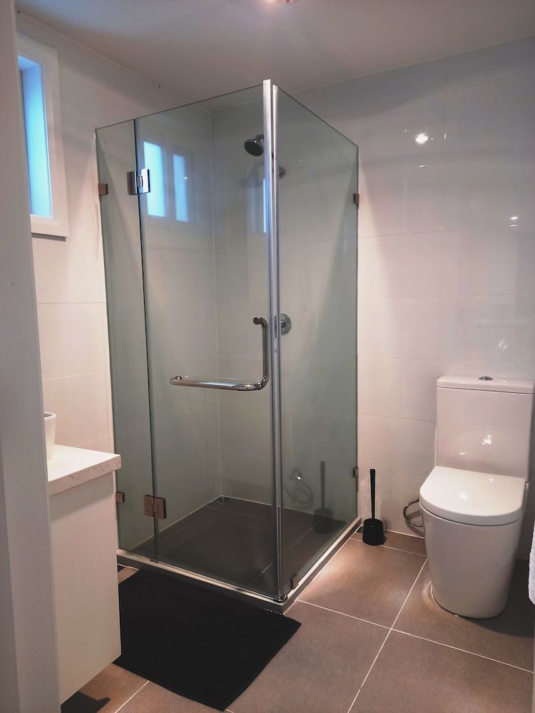 Young Tourist Park Executive Chalet 3