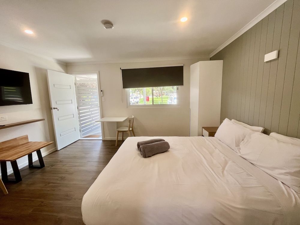 Young Tourist Park Deluxe Double Room