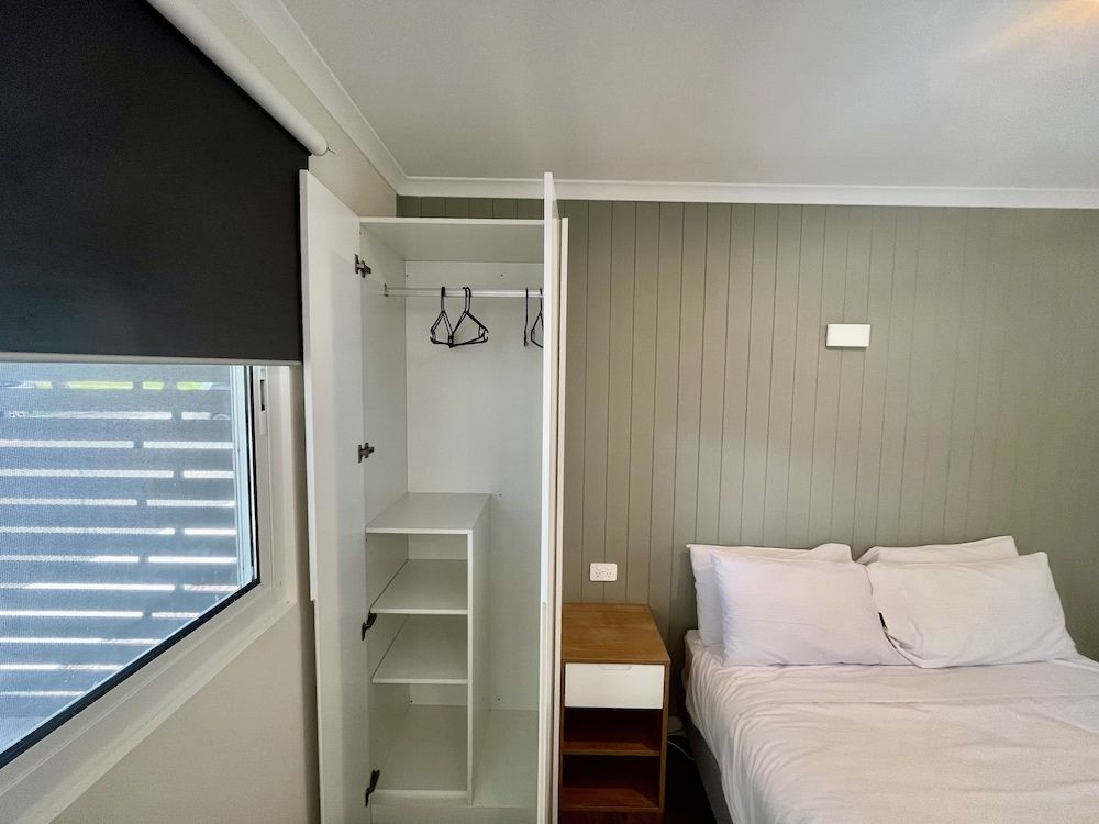 Young Tourist Park Deluxe Double Room 5