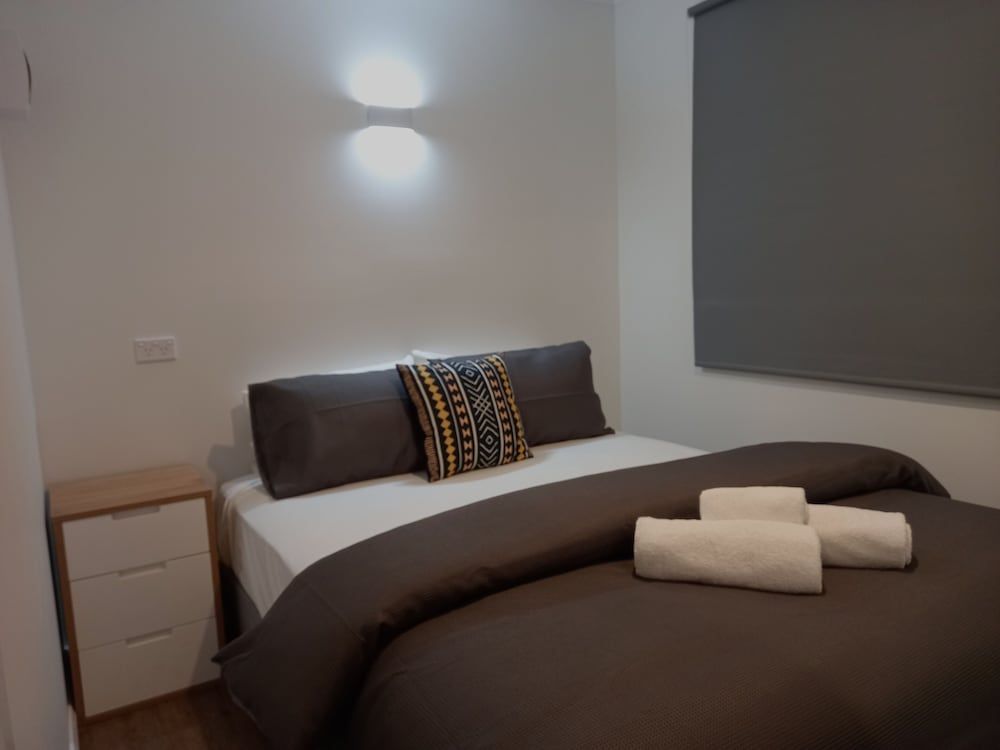 Young Tourist Park Executive Chalet 2