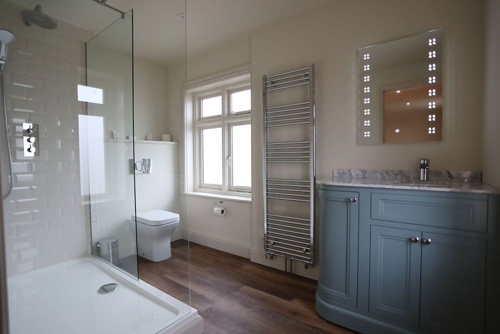 The Rising Sun Deluxe Suite, Ensuite, River View (Room 4) 2