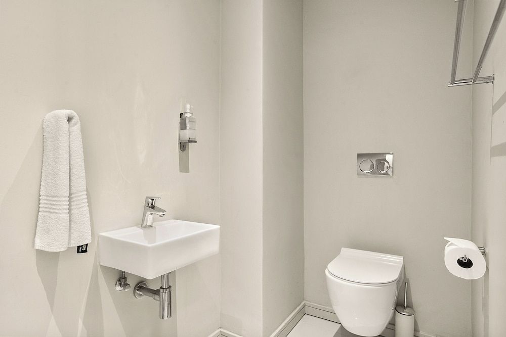 undefined Easy Stay - The Tyrwhitt 8