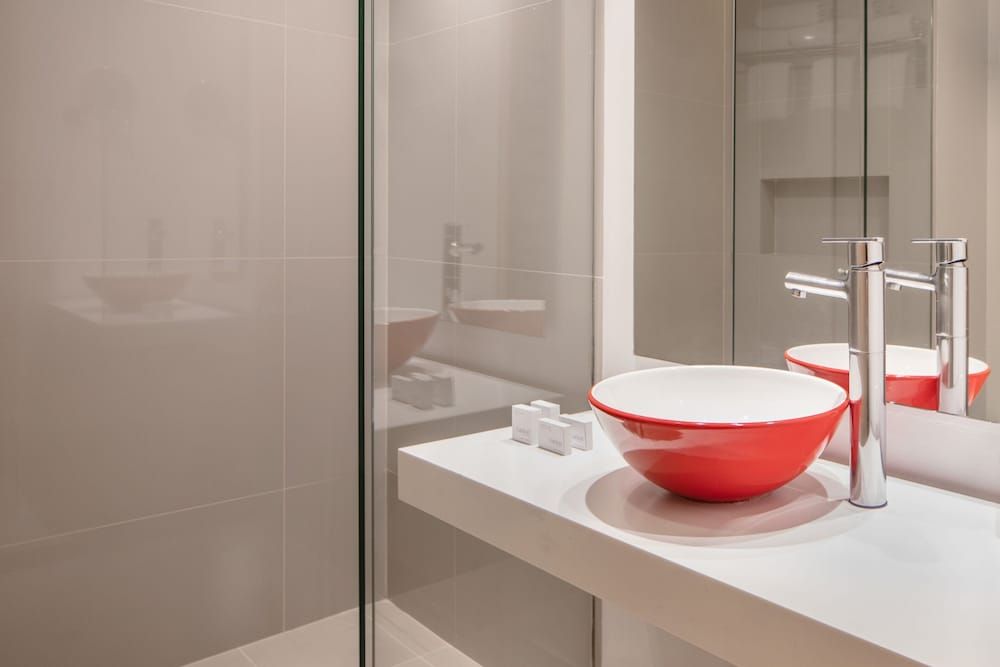 Fairfield by Marriott Bogota Embajada Room, 1 Queen Bed, Non Smoking 4