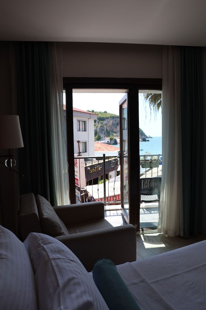 Sardinia Hotel Family Suite, Partial Sea View 8