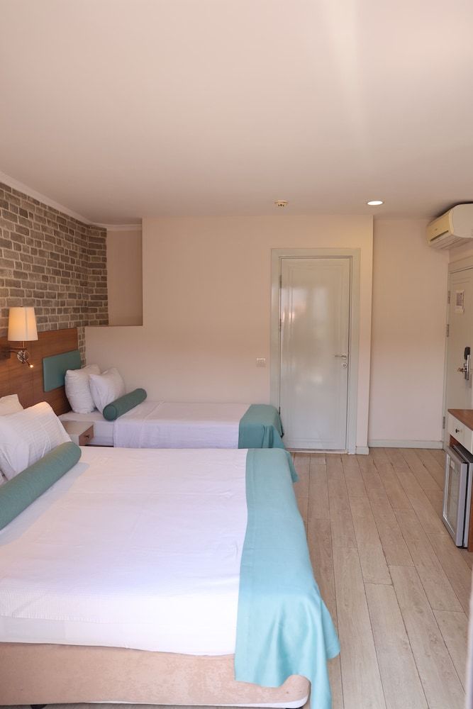 Sardinia Hotel Deluxe Triple Room 2