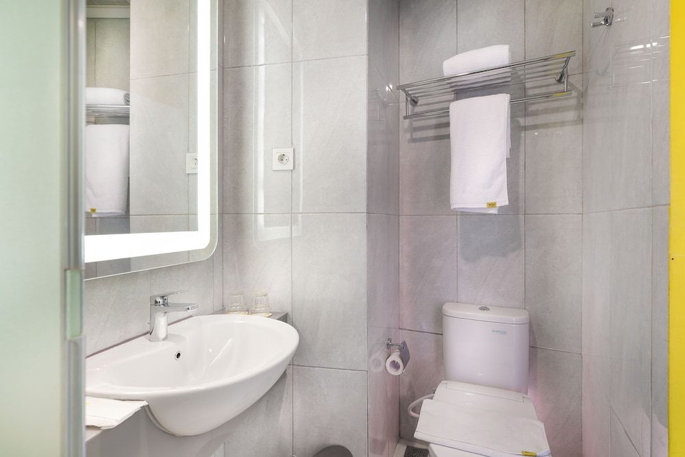 YELLO Hotel Manggarai Jakarta Room (Yello) 5