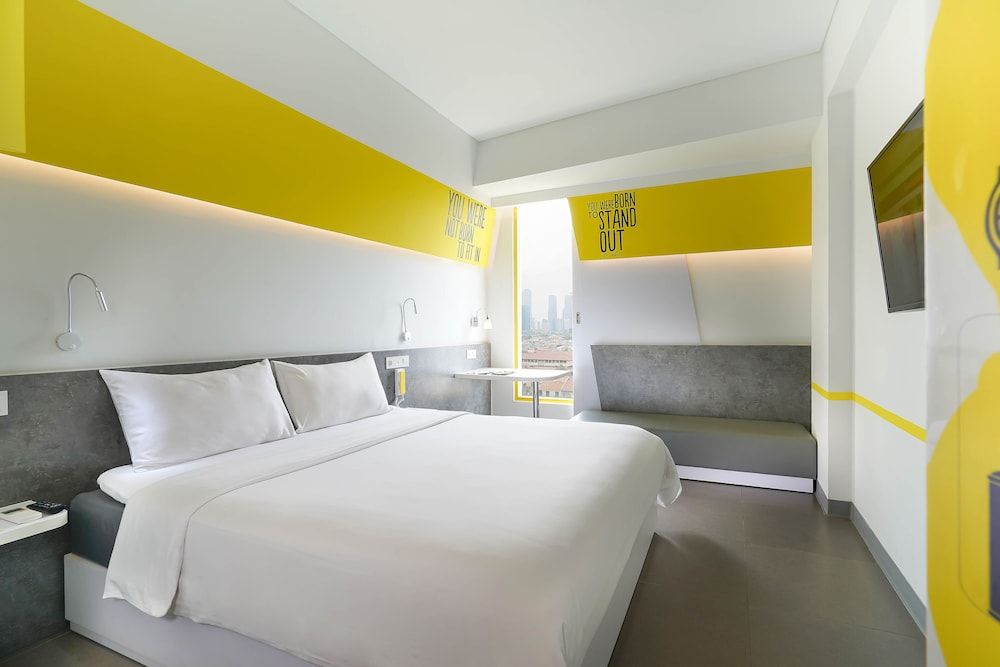 undefined YELLO Hotel Manggarai Jakarta 8