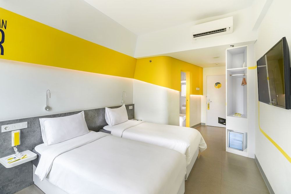 undefined YELLO Hotel Manggarai Jakarta 9