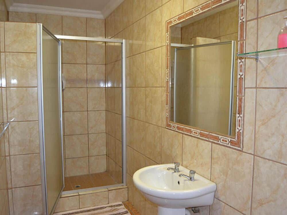 Esme's Guest House Double Room with Shower 3