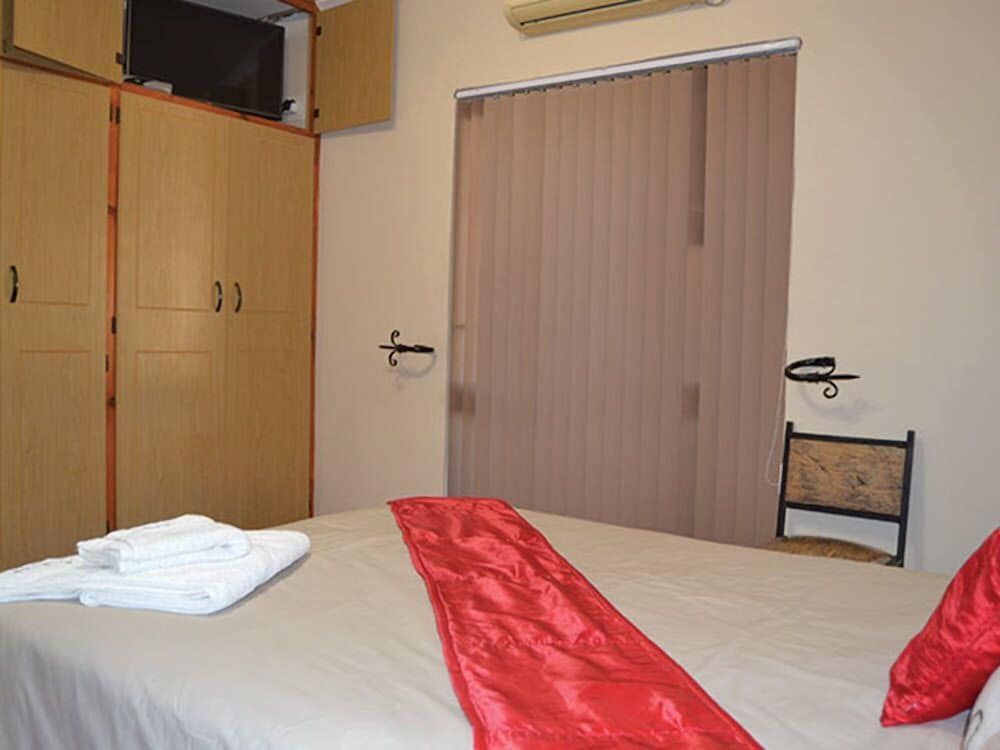 Esme's Guest House Queen Room 2