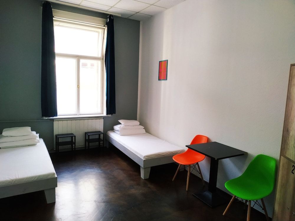 2B Hostel & Rooms Standard Twin Room, Shared Bathroom 5