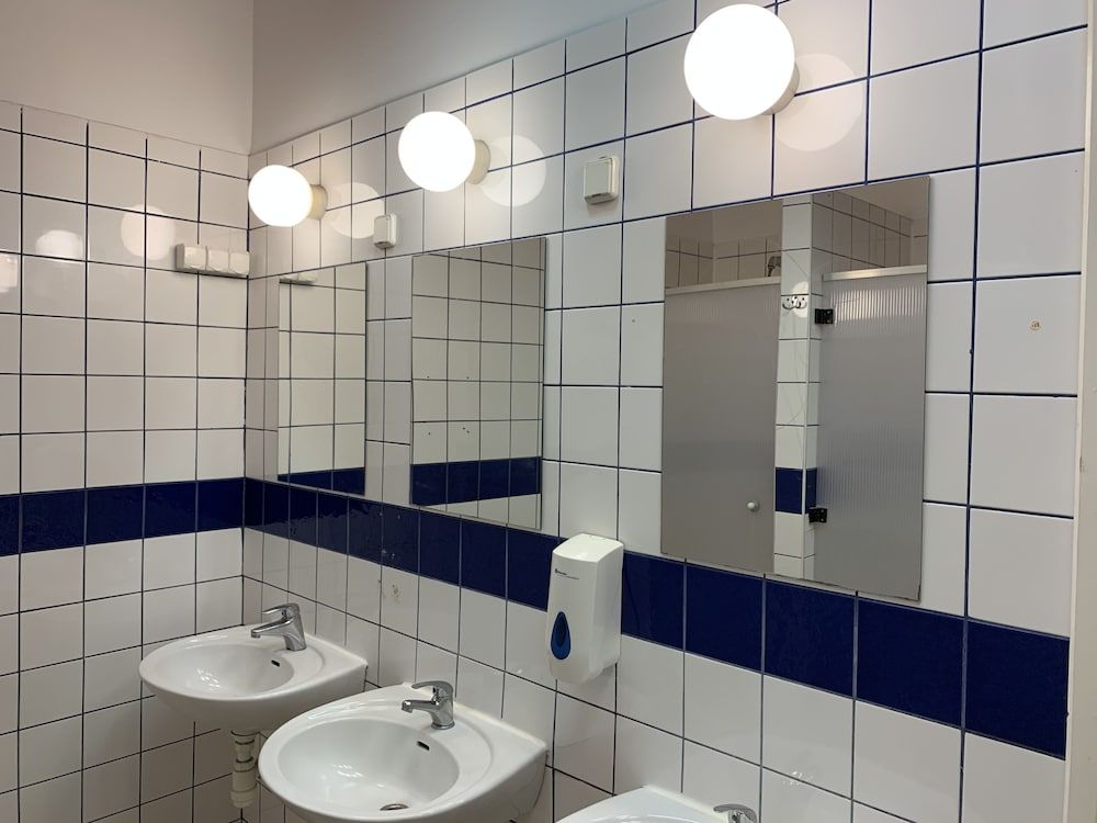 2B Hostel & Rooms Standard Twin Room, Shared Bathroom 2