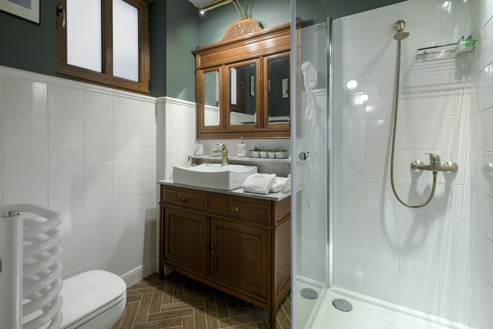 Exclusive Apartment (II)