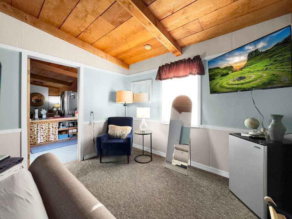 Timberline Lodge Room 202 5